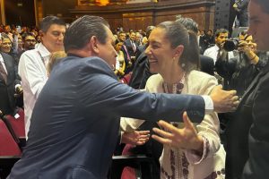 EN UN AMBIENTE DE FIESTA DEMOCRÁTICA