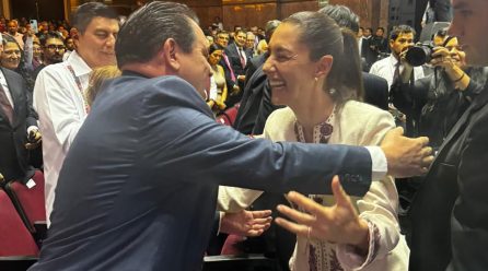 EN UN AMBIENTE DE FIESTA DEMOCRÁTICA