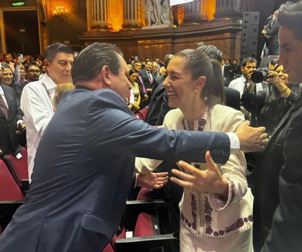 EN UN AMBIENTE DE FIESTA DEMOCRÁTICA