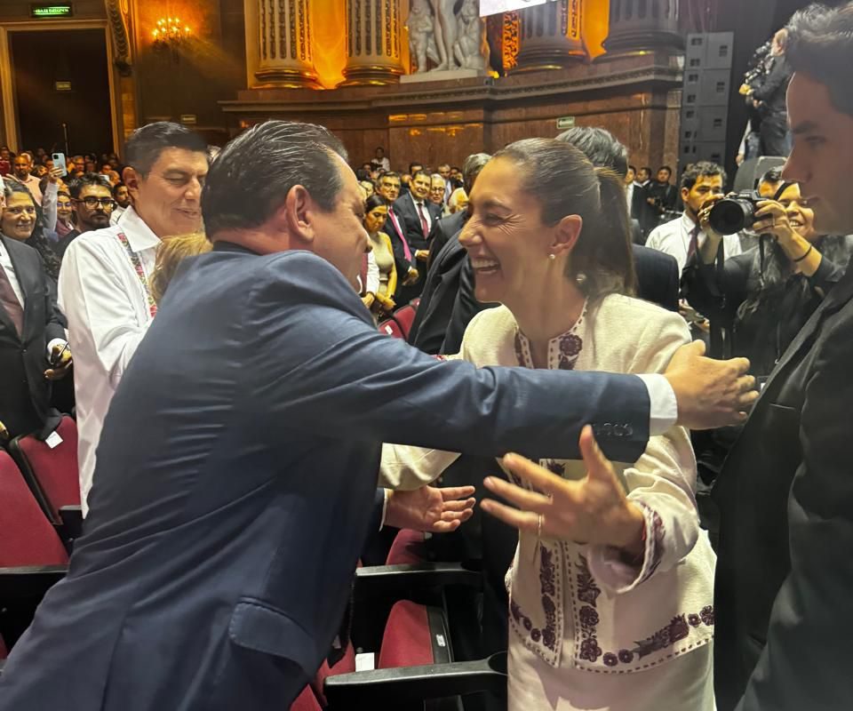 EN UN AMBIENTE DE FIESTA DEMOCRÁTICA