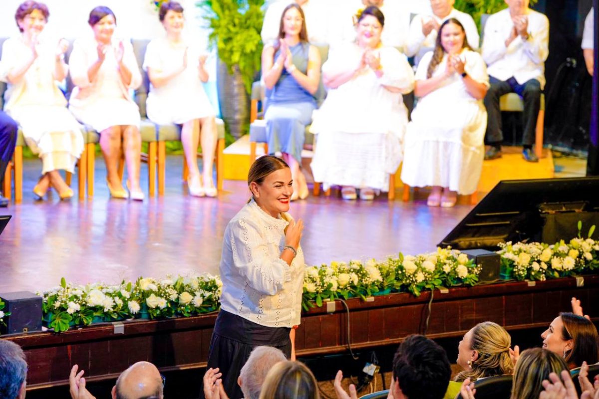 CECILIA PATRÓN  ASISTE AL TERCER INFORME