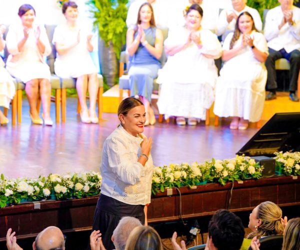 CECILIA PATRÓN  ASISTE AL TERCER INFORME