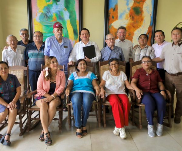 HUACHO SE REUNE CON FUNDADORES DE MORENA