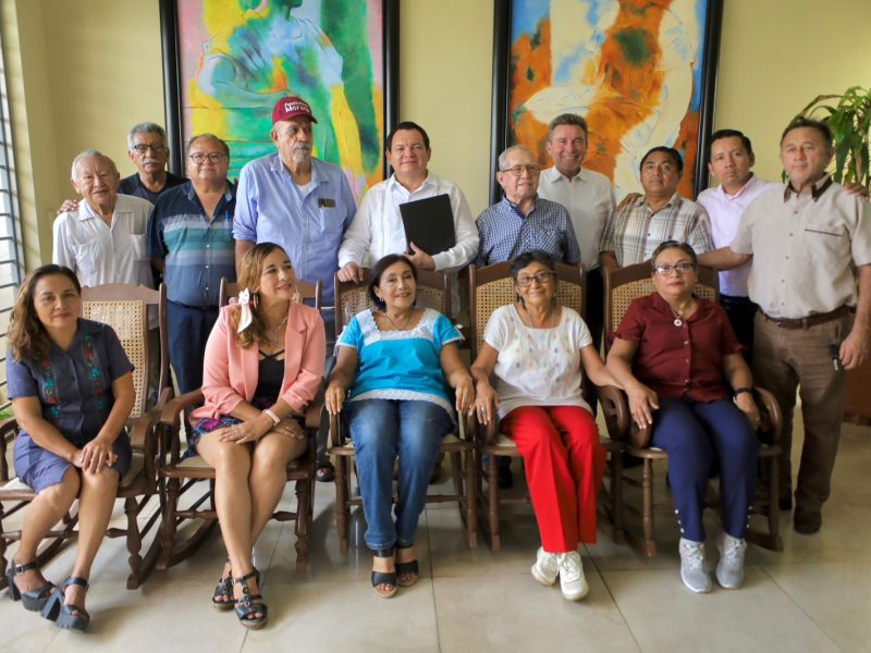 HUACHO SE REUNE CON FUNDADORES DE MORENA