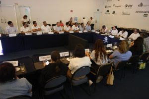 EMPRESARIOS Y GOBIERNO DE LA MANO POR LOS YUCATECOS