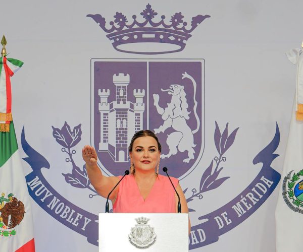 CECI LE DA UN NUEVO ROSTRO AL AYUNTAMIENTO MERIDANO