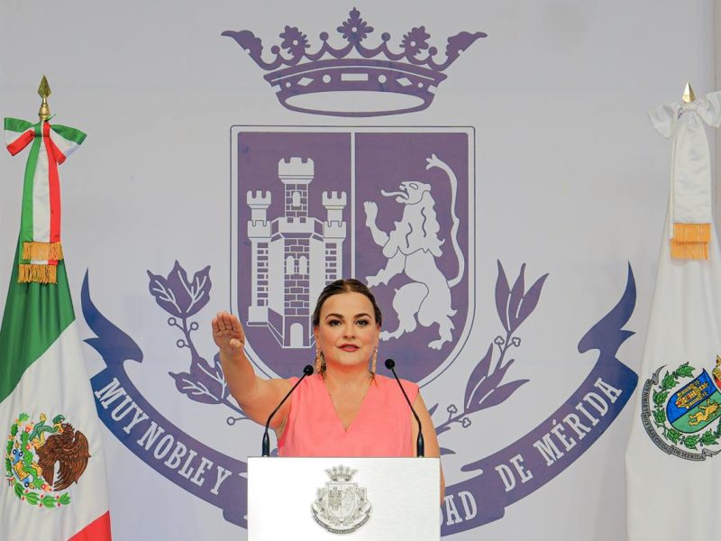 CECI LE DA UN NUEVO ROSTRO AL AYUNTAMIENTO MERIDANO