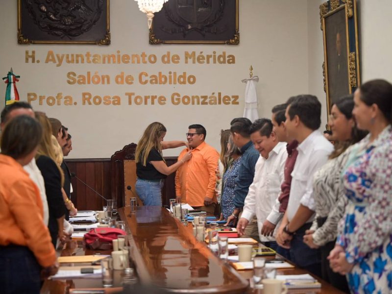 REGIDOR NARANJA RINDE PROTESTA