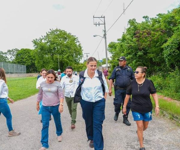 CECI DE LA MANO CON LOS MERIDANOS