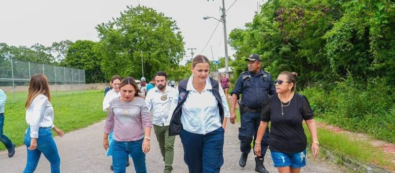 CECI DE LA MANO CON LOS MERIDANOS