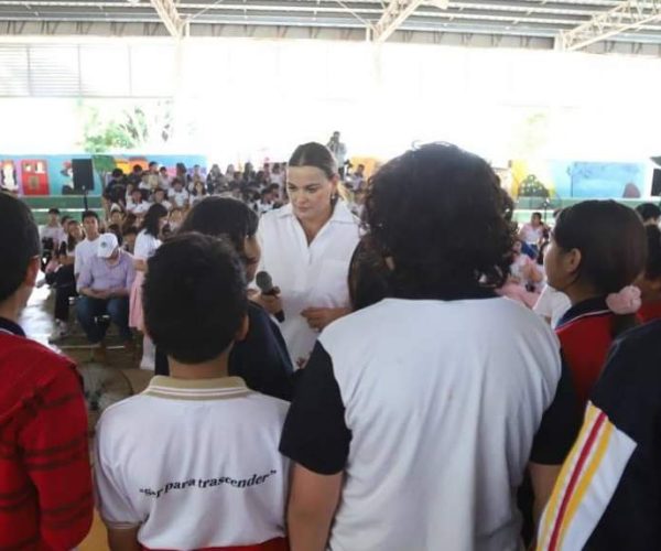 JUNTOS PODEMOS LOGRAR UN FUTURO MEJOR: CPL