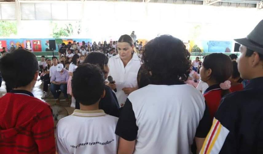 JUNTOS PODEMOS LOGRAR UN FUTURO MEJOR: CPL