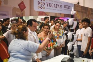 HUACHO RECORRE LAS INSTALACIONES DE        X´MATKUIL