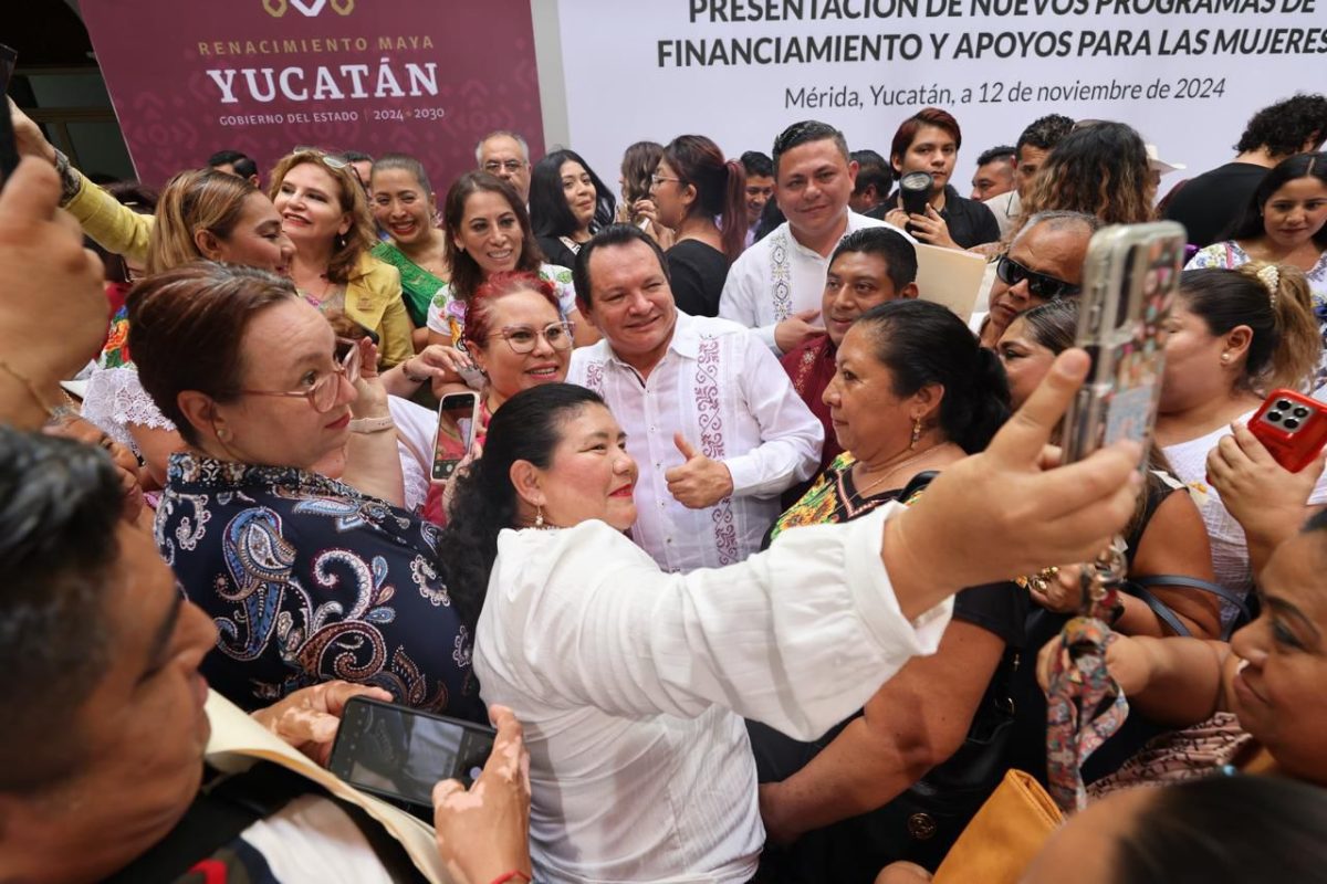HUACHO DE LA MANO CON LAS YUCATECAS
