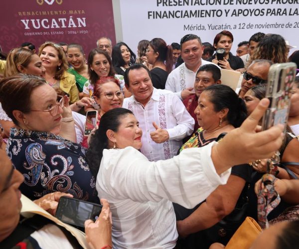 HUACHO DE LA MANO CON LAS YUCATECAS