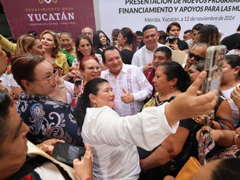 HUACHO DE LA MANO CON LAS YUCATECAS