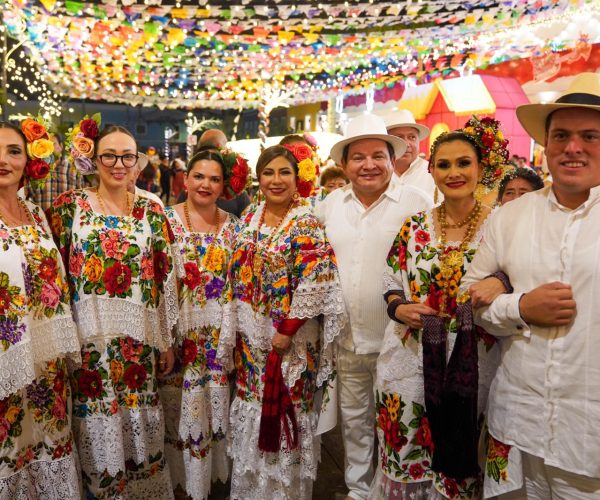 YA TIENE REYNA LAS FIESTAS DE TIZIMÍN