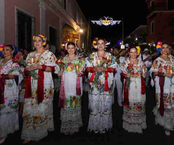 CECI PATRÓN ENCABEZA LAS MAÑANITAS A MÉRIDA