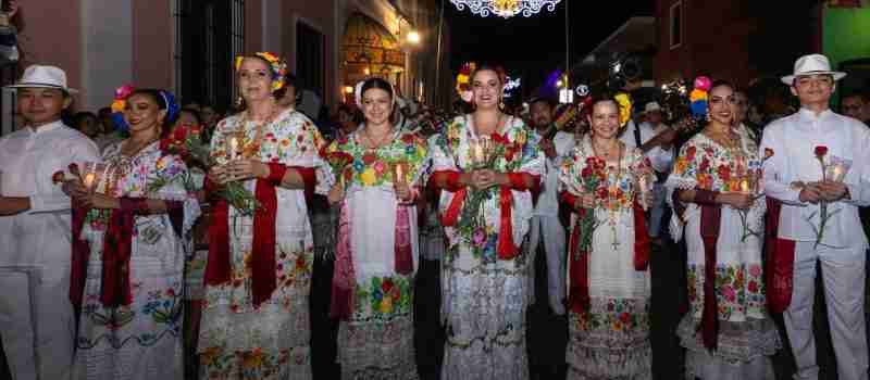 CECI PATRÓN ENCABEZA LAS MAÑANITAS A MÉRIDA