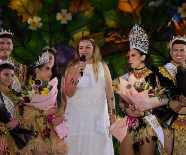 CECI CORONA A LOS REYES DELCARNAVAL 2025