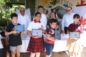 COMEDOR ZARIGÜEYAS RECIBE TABLETAS ELECTRÓNICAS