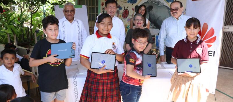 COMEDOR ZARIGÜEYAS RECIBE TABLETAS ELECTRÓNICAS