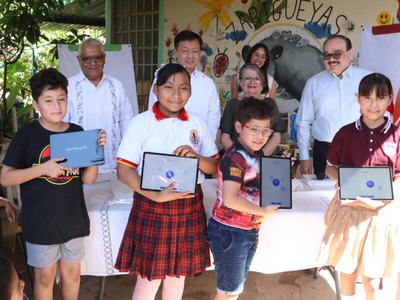 COMEDOR ZARIGÜEYAS RECIBE TABLETAS ELECTRÓNICAS
