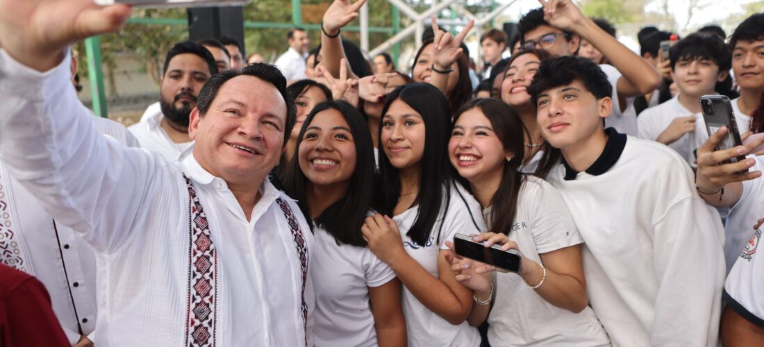 ESTUDIANTES RECIBEN LAS HERRAMIENTAS NECESARIAS