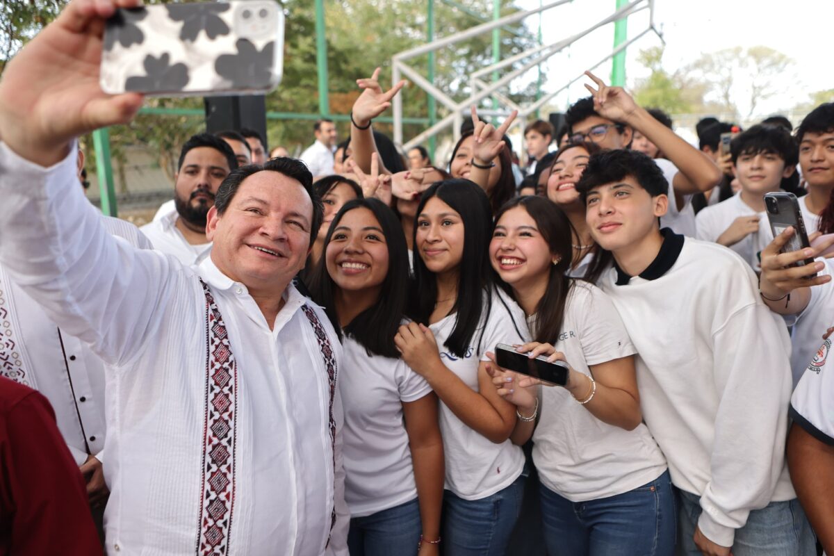 ESTUDIANTES RECIBEN LAS HERRAMIENTAS NECESARIAS