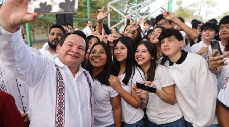 ESTUDIANTES RECIBEN LAS HERRAMIENTAS NECESARIAS