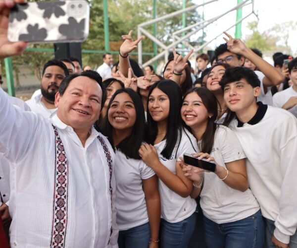 ESTUDIANTES RECIBEN LAS HERRAMIENTAS NECESARIAS