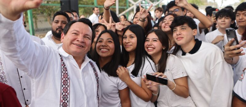 ESTUDIANTES RECIBEN LAS HERRAMIENTAS NECESARIAS