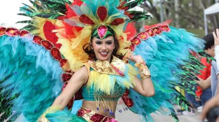 FIESTA MULTICOLOR EN DOMINGO DE BACHATA