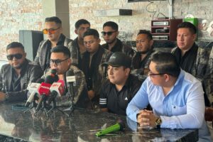 R15 “SE LAVA LAS MANOS”