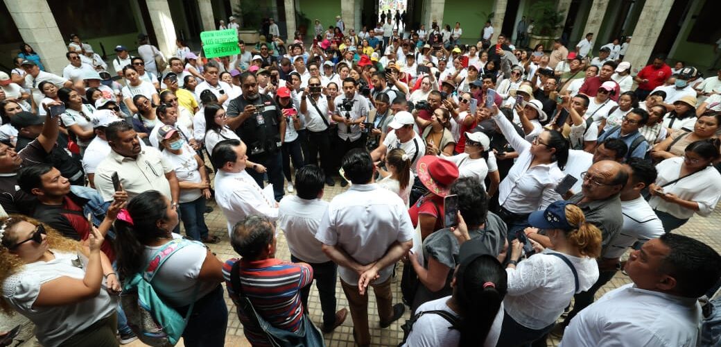 HUACHO ENCABEZA ENCUENTRO CON MAESTROS