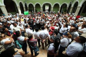 HUACHO ENCABEZA ENCUENTRO CON MAESTROS