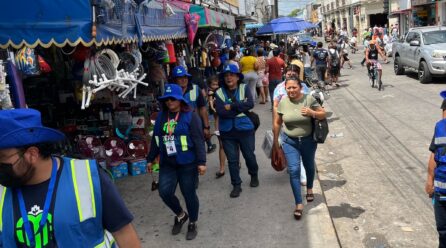 BANQUETAS LIBRES PARA TRANSEÚNTES