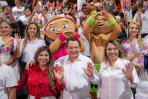 DE LA MANO YAKU,KANÁN Y EL DIF YUCATÁN POR LA INFANCIA