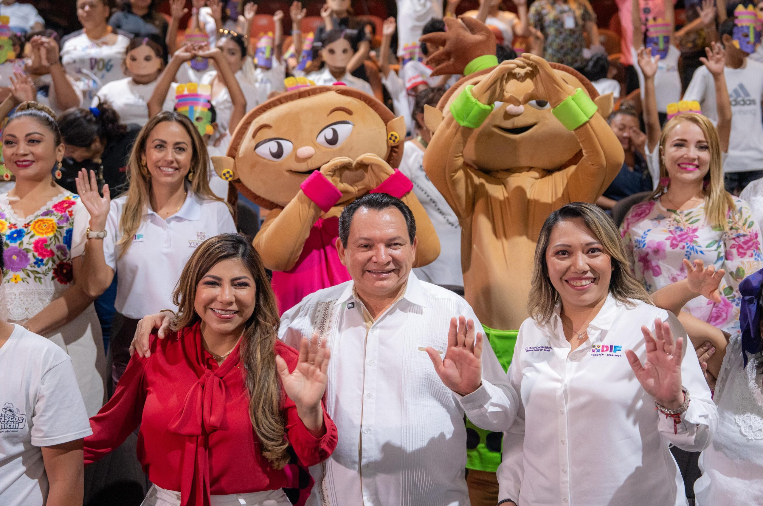 DE LA MANO YAKU,KANÁN Y EL DIF YUCATÁN POR LA INFANCIA