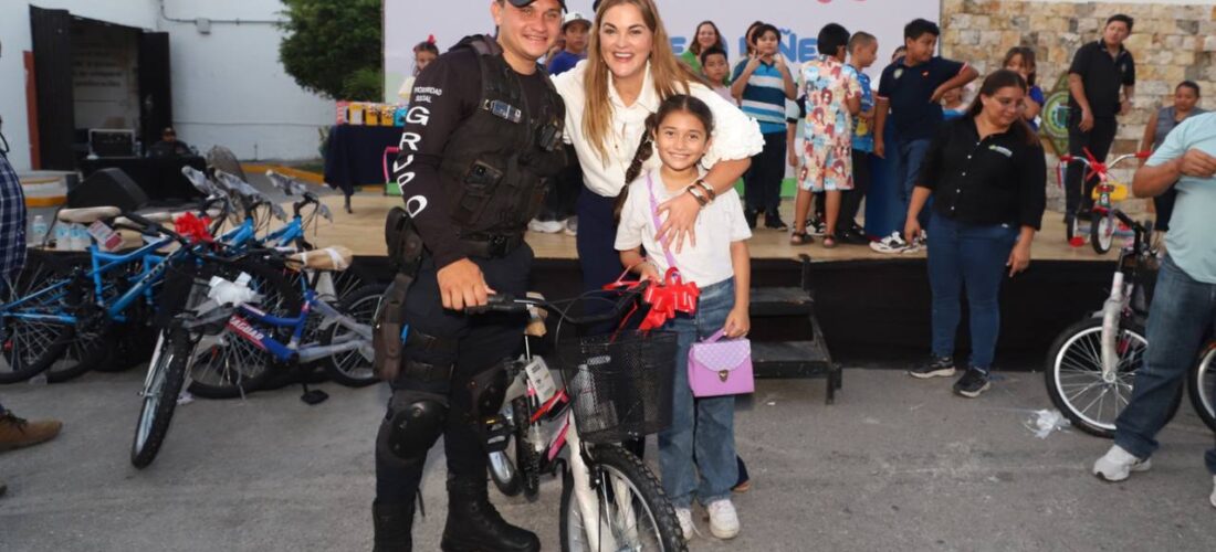 CECI PATRÓN LLEVA ALEGRIA Y DIVERSIÓN A LOS HIJOS DE POLICÍAS