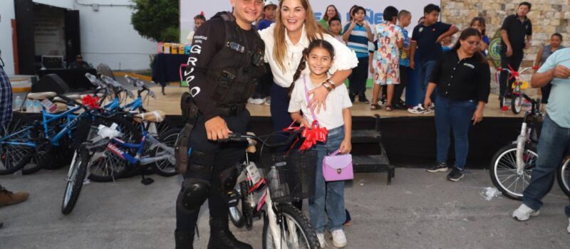 CECI PATRÓN LLEVA ALEGRIA Y DIVERSIÓN A LOS HIJOS DE POLICÍAS