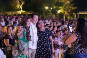 MADRES YUCATECAS DISFRUTAN DE LA “SERENATA A MAMÁ”