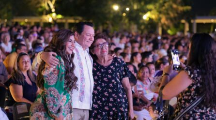 MADRES YUCATECAS DISFRUTAN DE LA “SERENATA A MAMÁ”