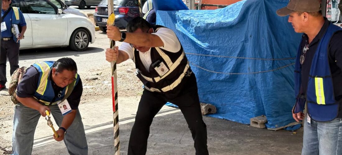 SE ATIENDE QUEJA DE VECINOS POR OBSTRUCIÓNY SUCIEDAD