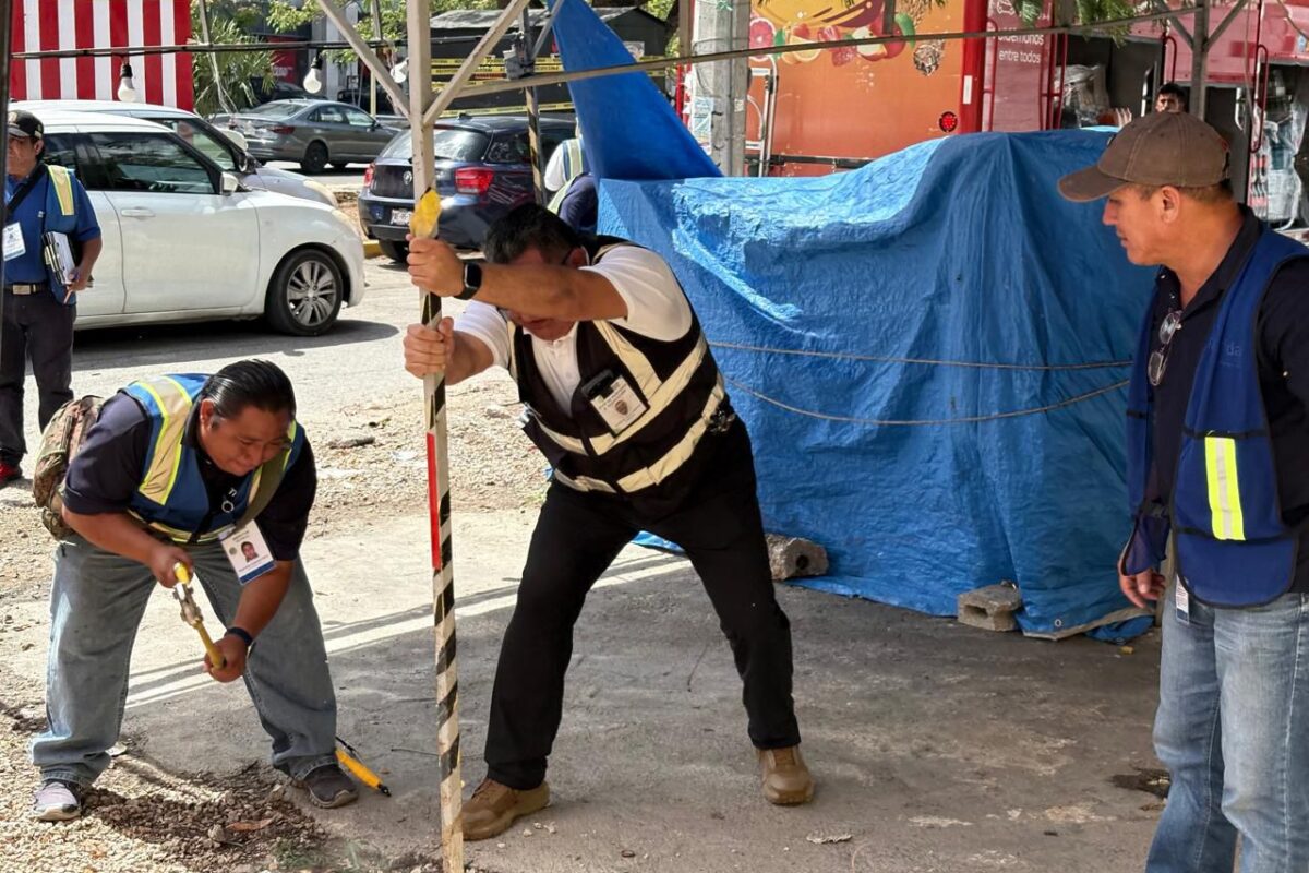 SE ATIENDE QUEJA DE VECINOS POR OBSTRUCIÓNY SUCIEDAD