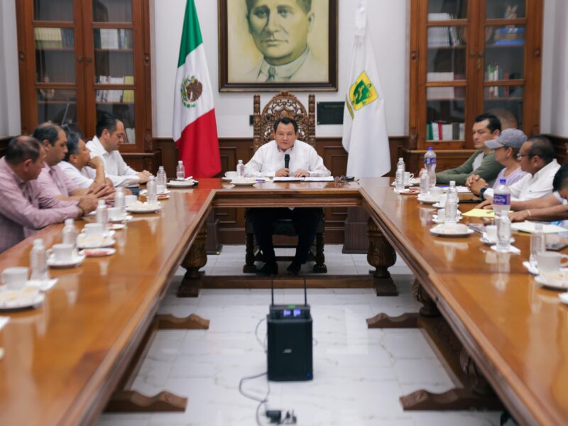 HUACHO APUESTA AL DÍALOGO CON LOS MAESTROS