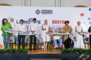 NOCHE BLANCA CON AMBIENTE REBOSANTE DE COLOR, ALEGRÍA Y MÚSICA