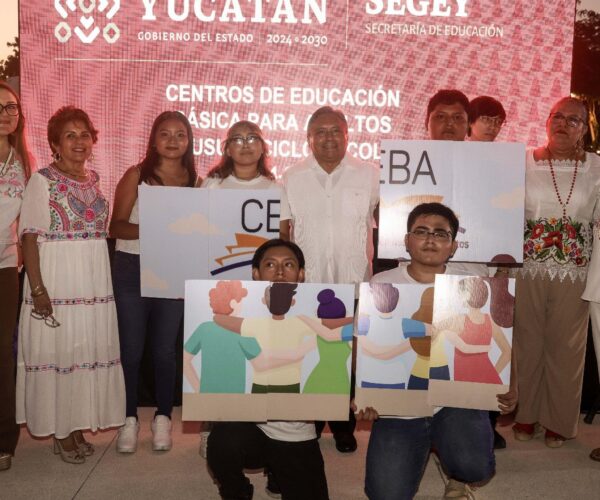 RECIBEN CERTIFICADO TRAS CONCLUIR SUS ESTUDIOS EN LOS CEBA