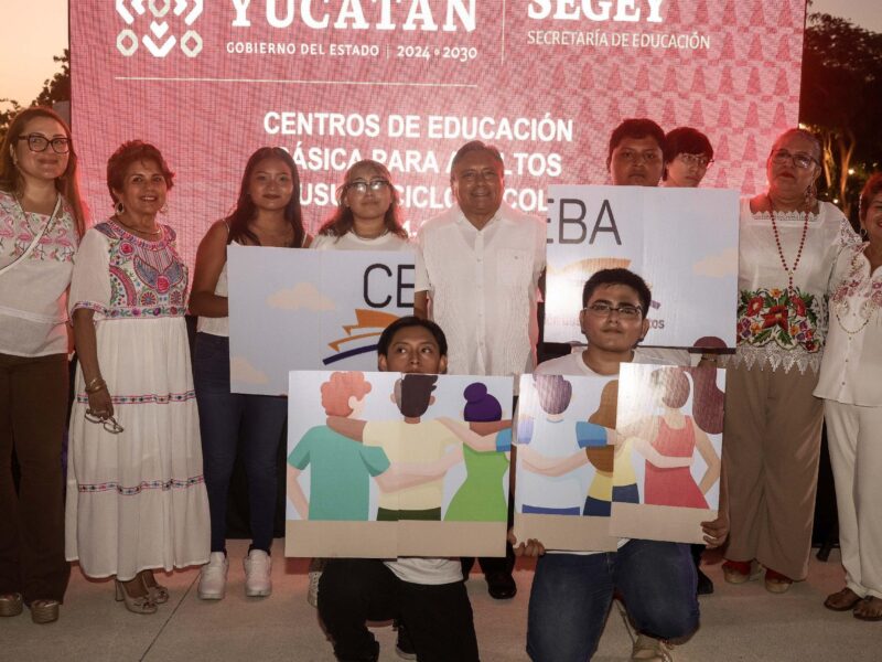 RECIBEN CERTIFICADO TRAS CONCLUIR SUS ESTUDIOS EN LOS CEBA