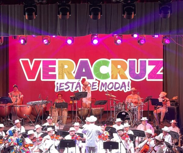 LA TÍPICA YUKALPETÉN EN EL FESTIVAL DEL BOLERO 2025